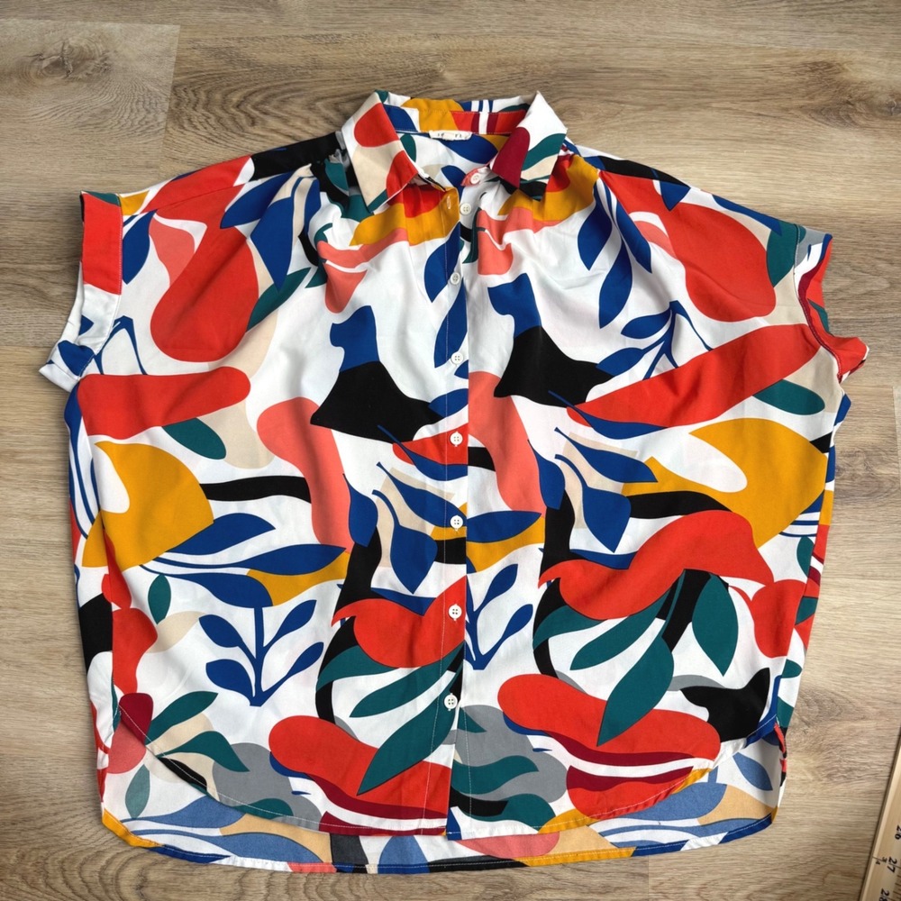 JODIFL Multicolor Abstract Print ButtonDown Cropped Blouse WomenSize M
Artistic
